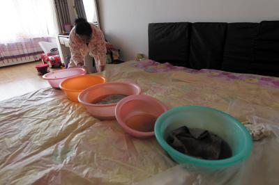 宝清楼上漏水，住户失联，小区没物管，业主维权难！律师来支招……